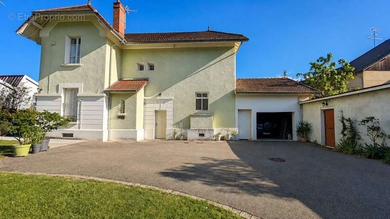 Maison de 5 pièces principales - photo 2