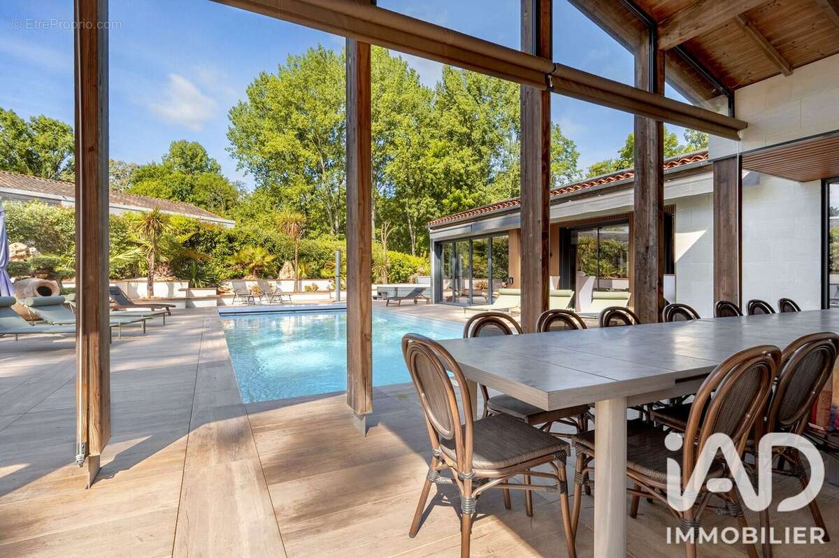 Maison 395 m² à Cestas  - photo 4