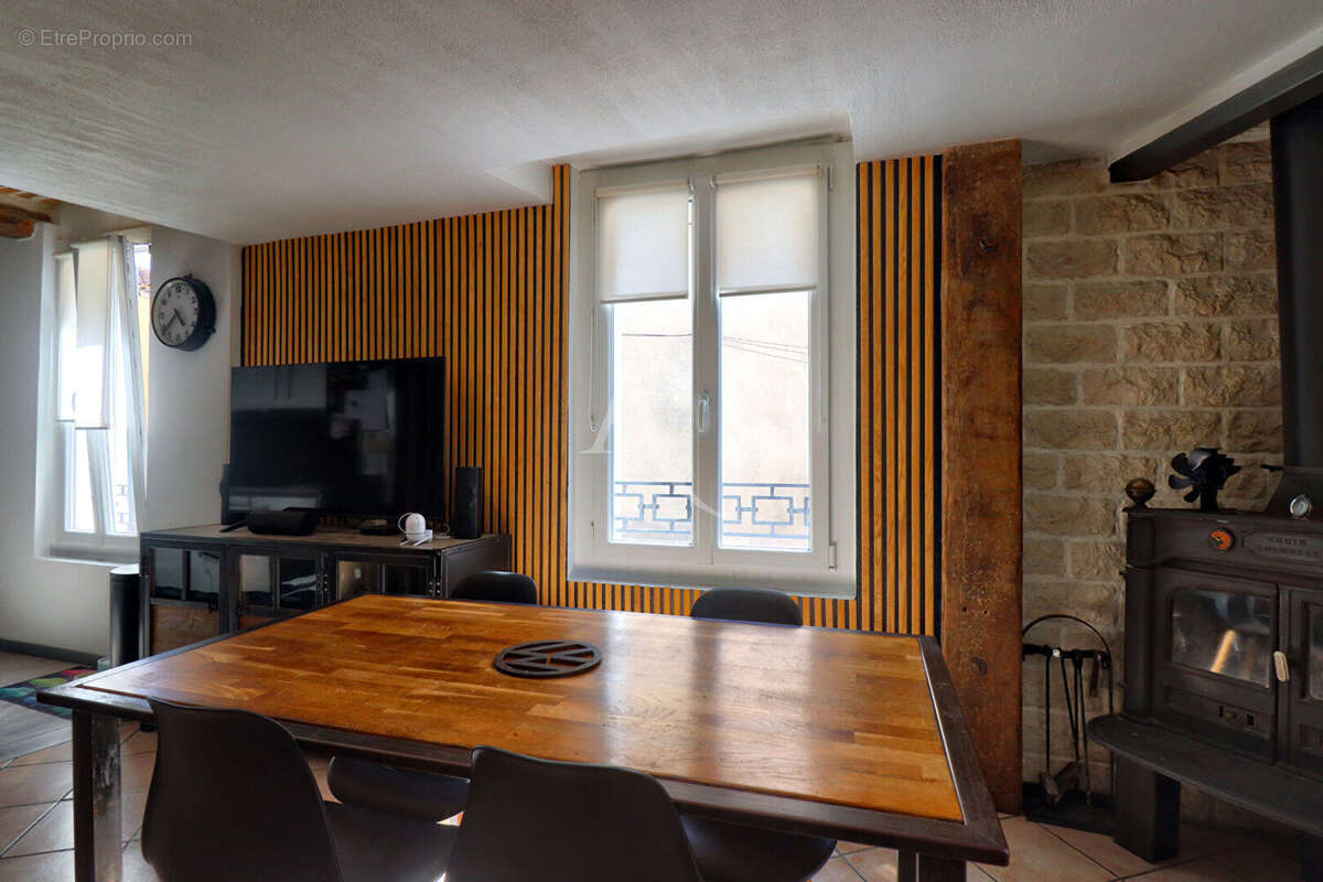 Maison de village avec terrasse, garages, cave a rians - photo 4