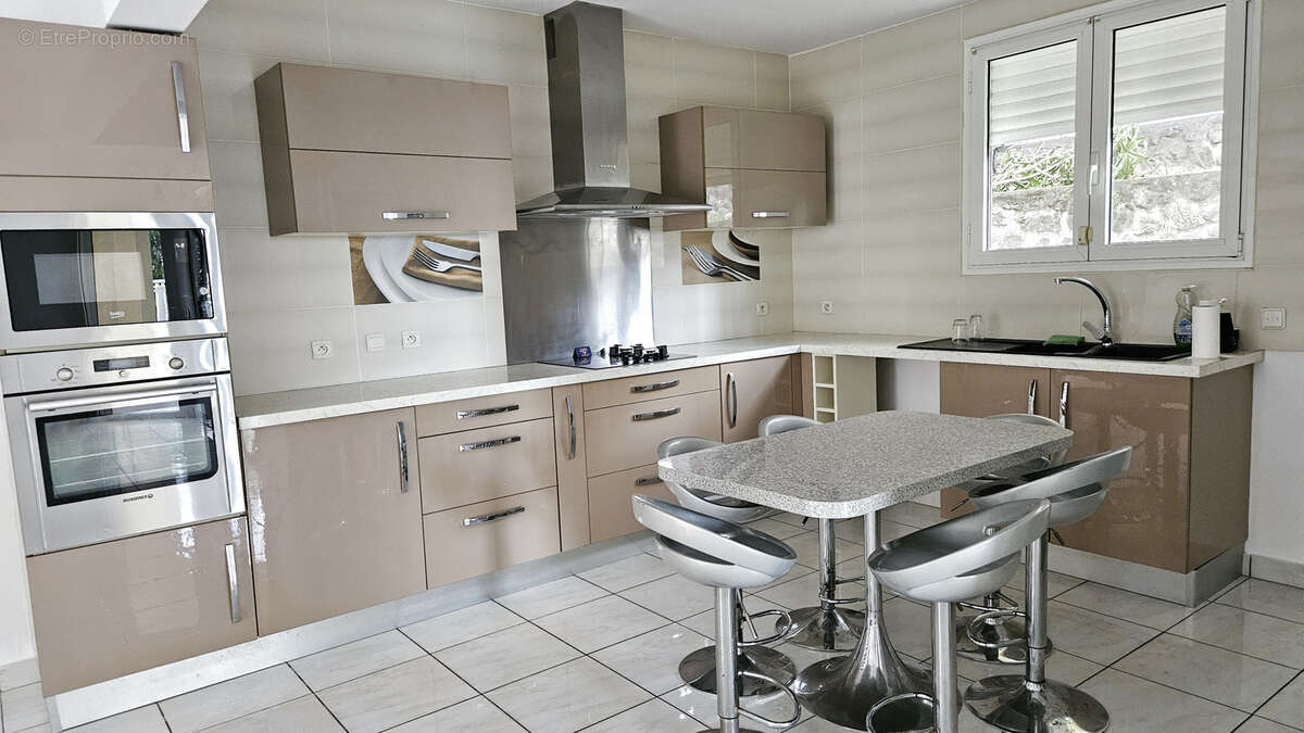 NOUVEAU PRIX! Grande villa avec piscine, Piton St Leu. - photo 3