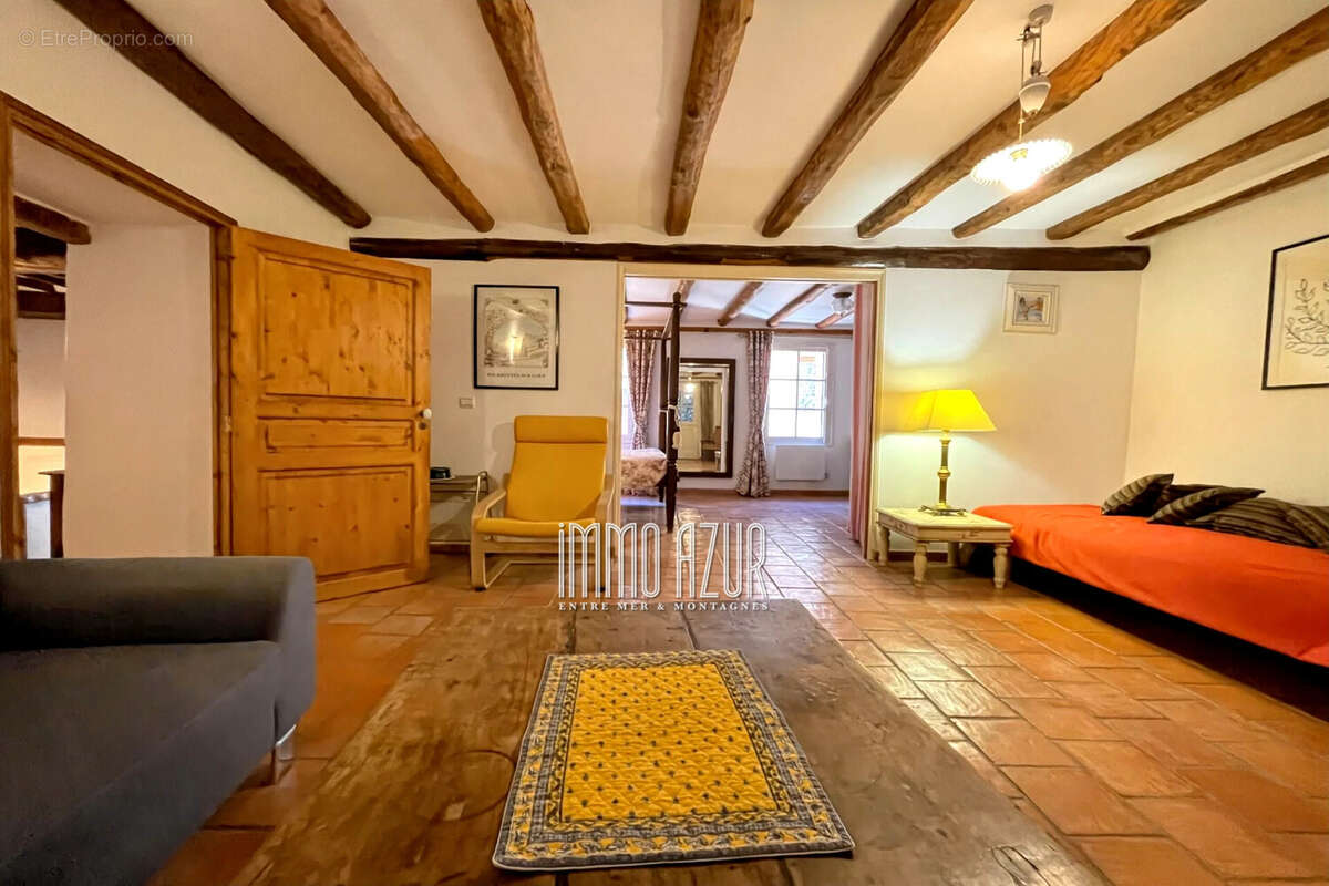 Appartement à TOURRETTES-SUR-LOUP