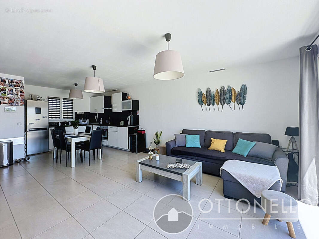 Maison Roquebrune Sur Argens 4 pièces 81,73 m2 sur 547 m2 de terrain avec garage - photo 2