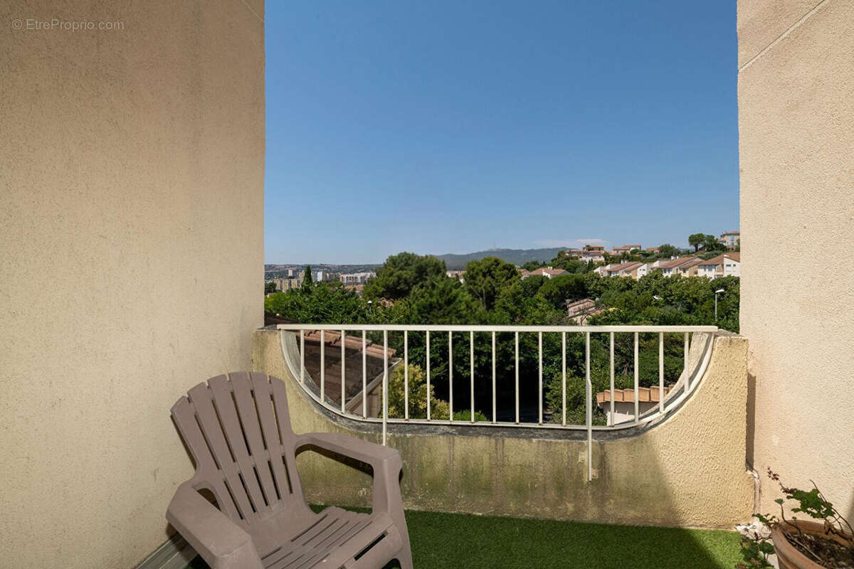 Entièrement rénové, 2 stationnements, terrasses & jardin - photo 13