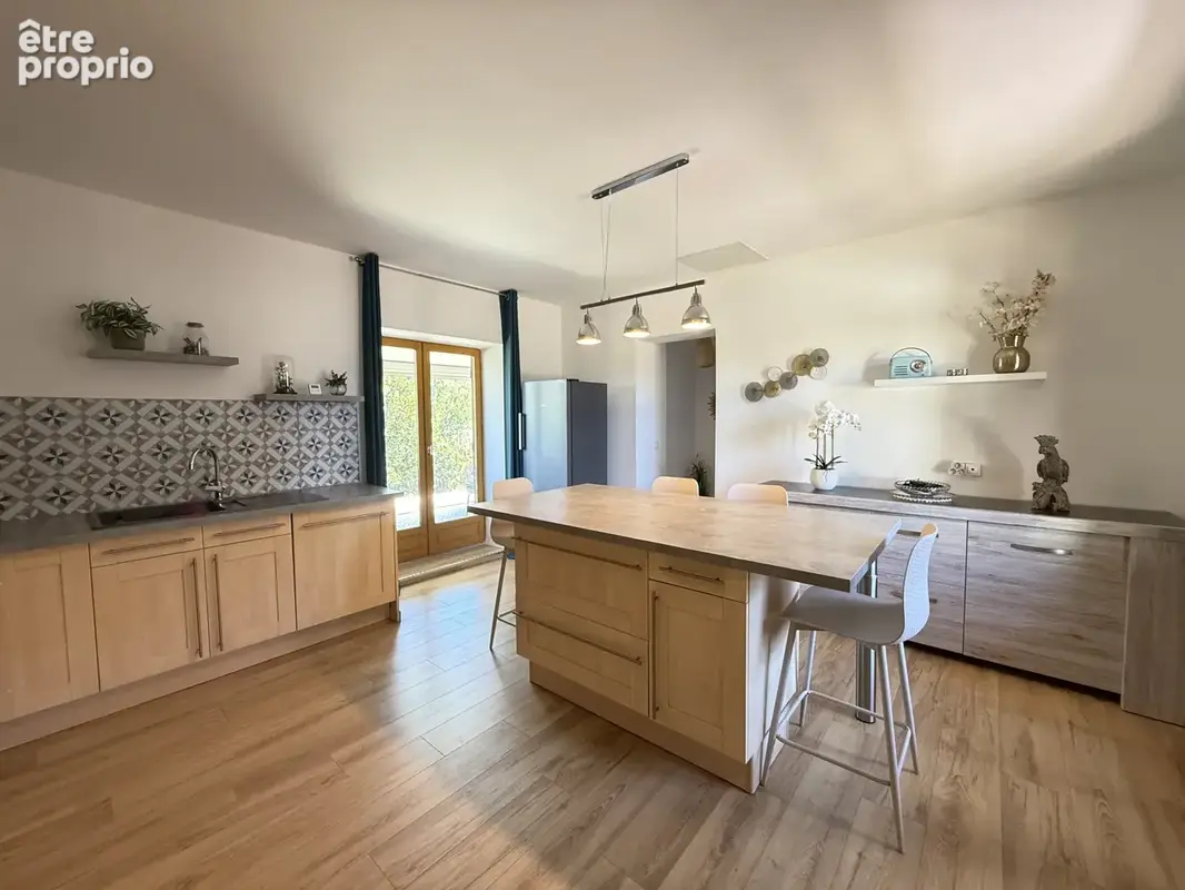Belle longère de caractère rénovée   3 chambres, dépendances & potentiel - photo 10