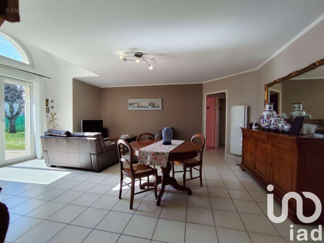 Photo 2 - Maison à SAINT-JEAN-DE-LA-RUELLE