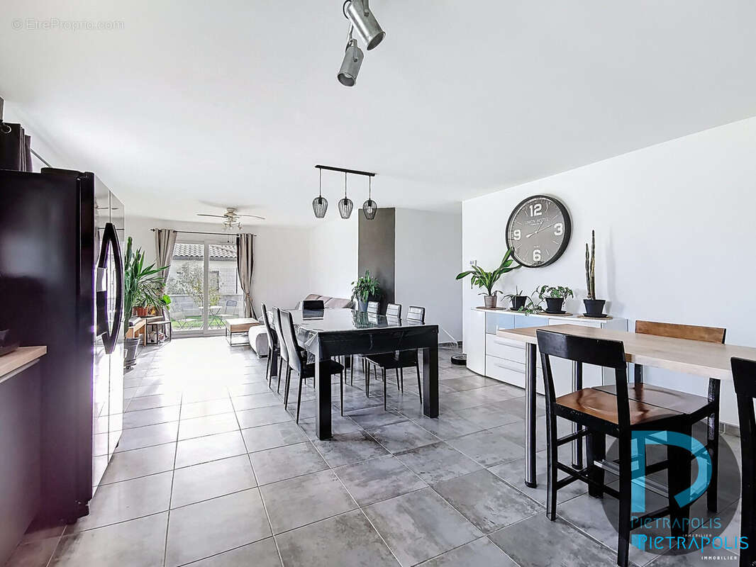 Maison à CRUZILLES-LES-MEPILLAT