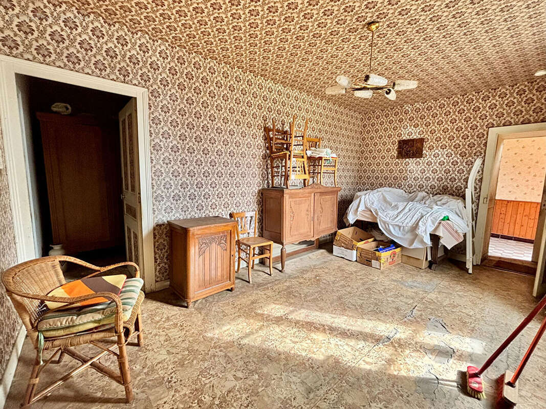 Maison à DURDAT-LAREQUILLE