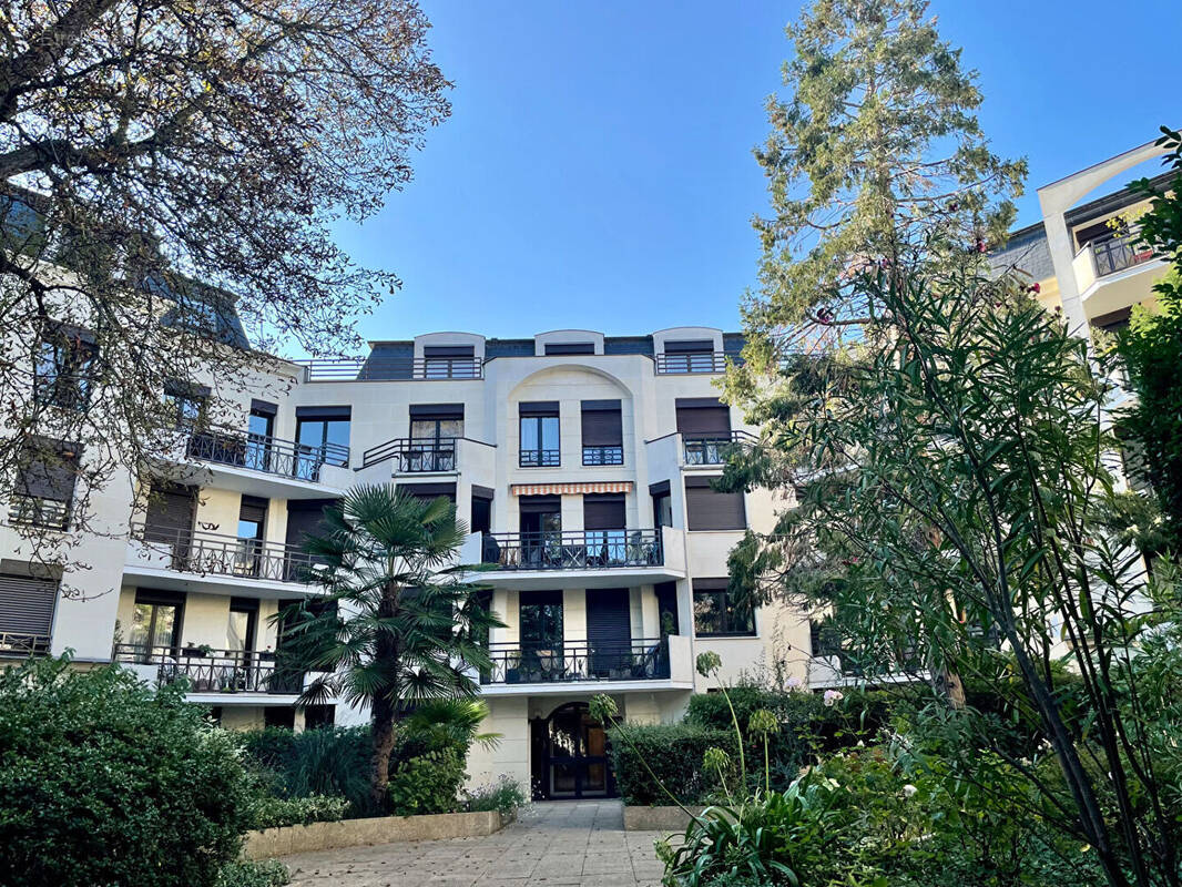 Appartement à LA GARENNE-COLOMBES