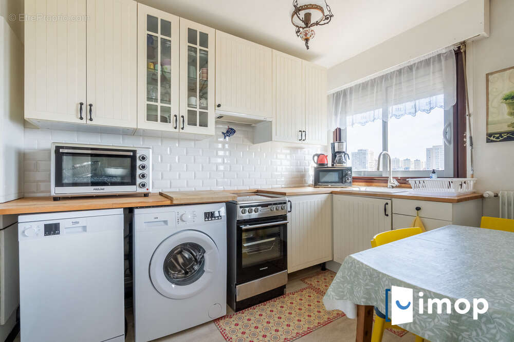 Appartement à PARIS-19E