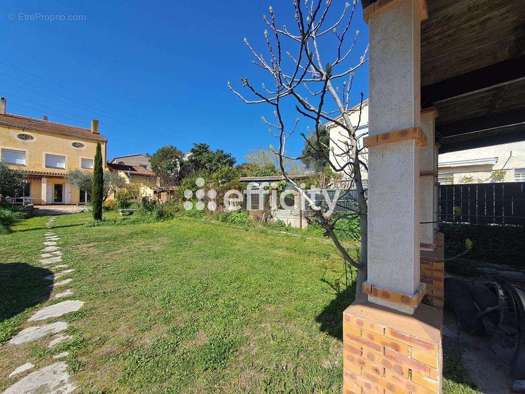 Maison 235 m² à Martigues  - photo 2