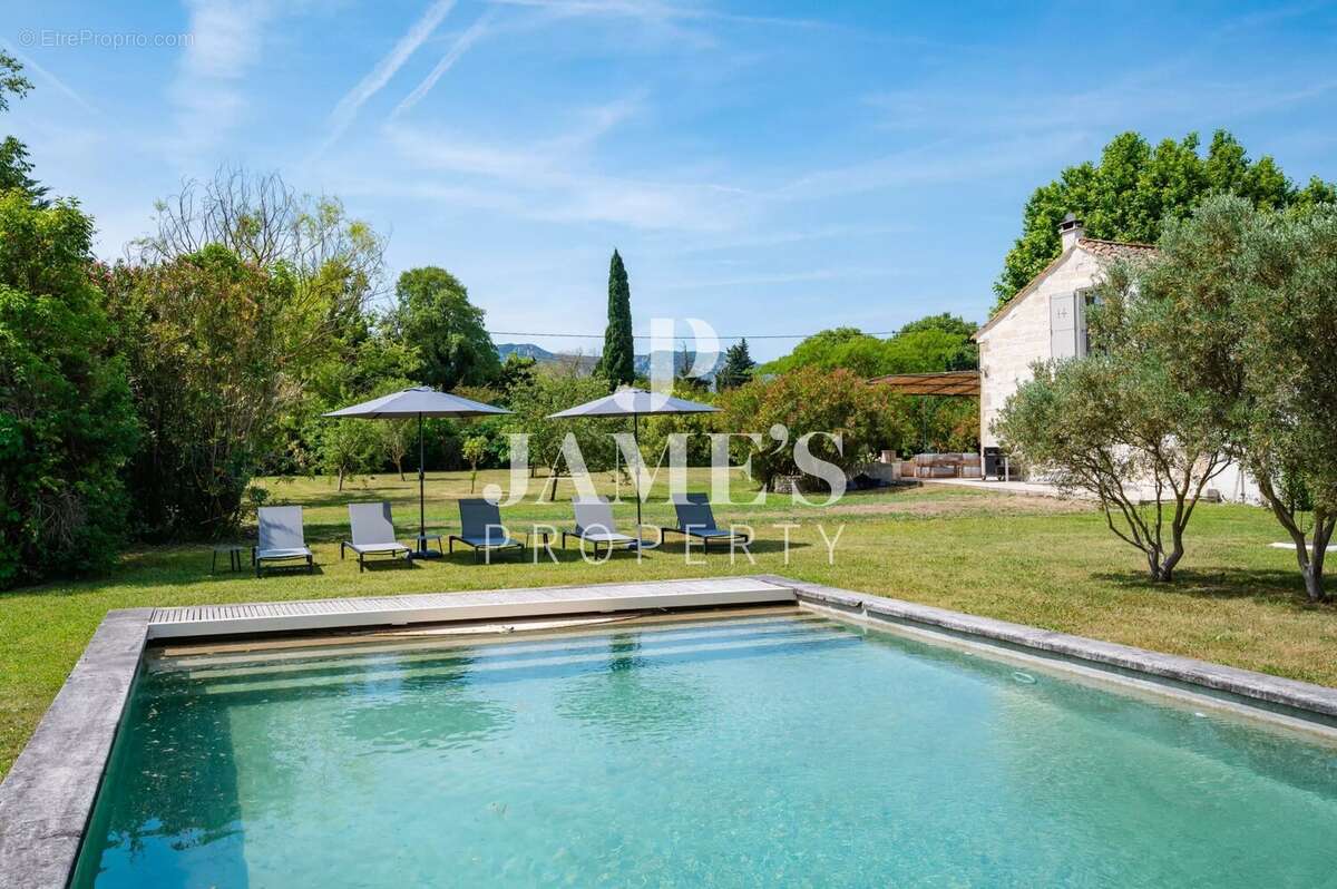 Maison 320 m² à Saint-Remy-De-Provence  - photo 4