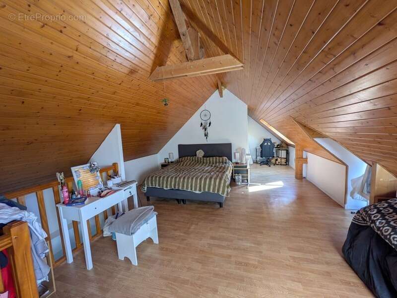 Ploërdut jolie longère rénovée de 170m² envion de 5 pièces deux garages parcelle de 2840m² environ - photo 13