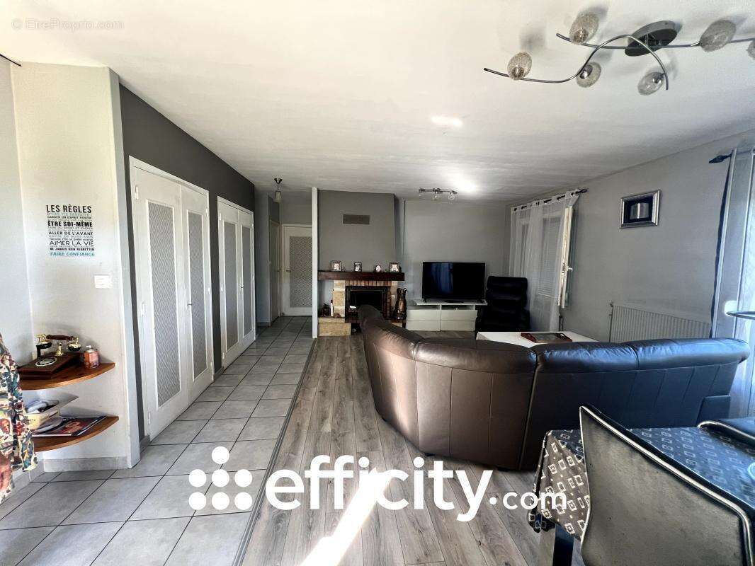 Maison à SAINT-PARRES-AUX-TERTRES