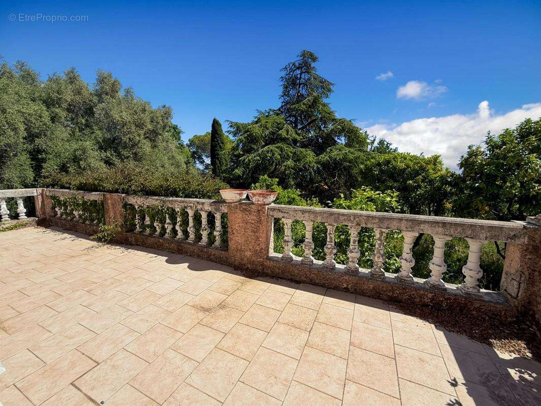 Nice gairaut – villa provençale avec vue mer, piscine, terrain de 2 000 m² et garage de 100 m² - photo 15