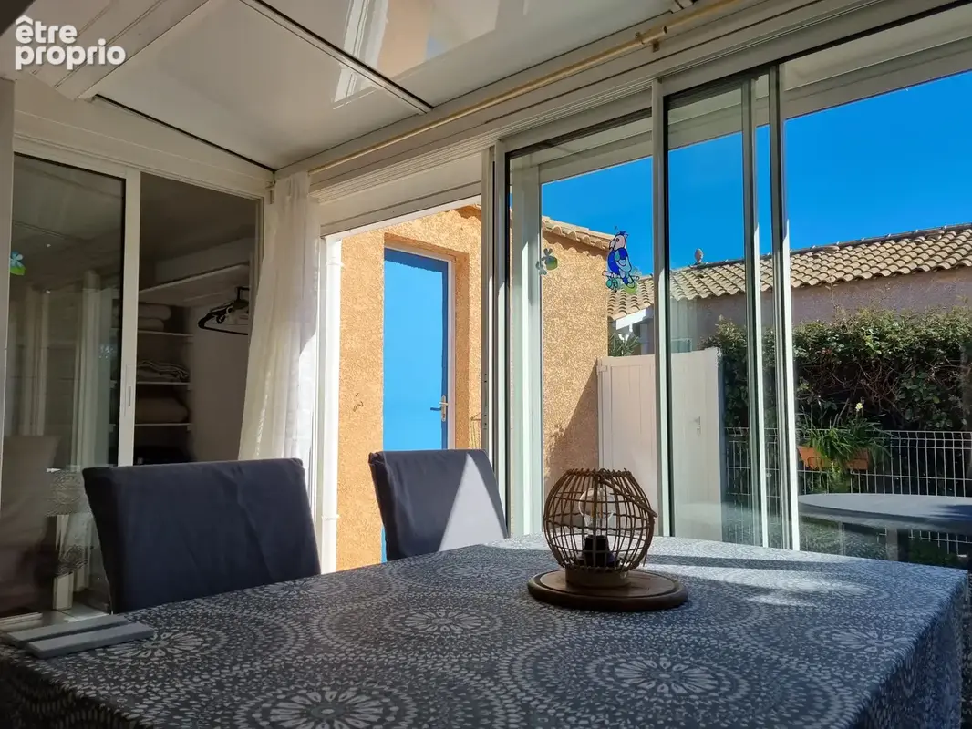 A vendre - gruissan plage - pavillon de plain-pied - bord de mer - 2 chambres - piscine - parking - photo 5