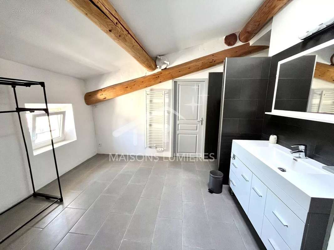 Maison à SAINT-SATURNIN-LES-APT