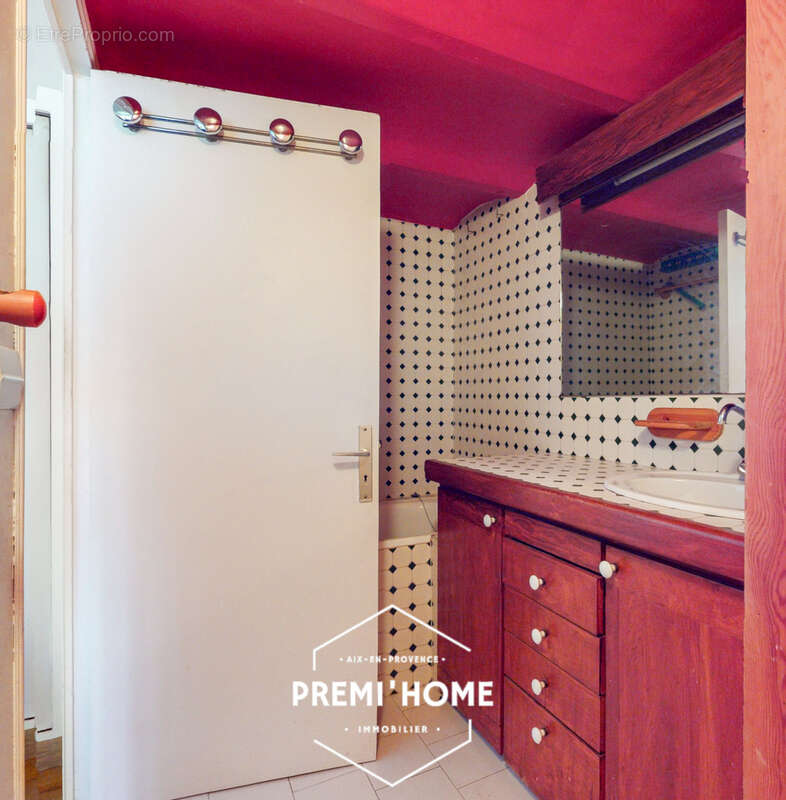 * a vendre t2 mezzanine proche rotonde aix en provence *  - photo 9