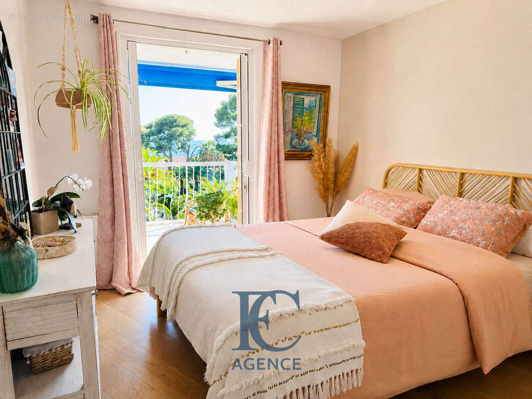 Appartement à SAINT-CYR-SUR-MER