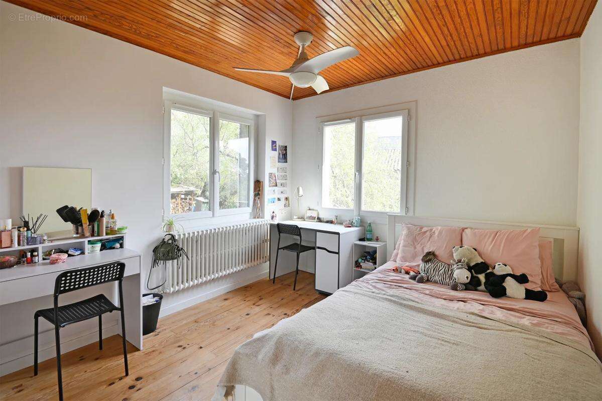 Maison de 6 pièces de 134 m² à Nîmes, Justices Vieilles - photo 10