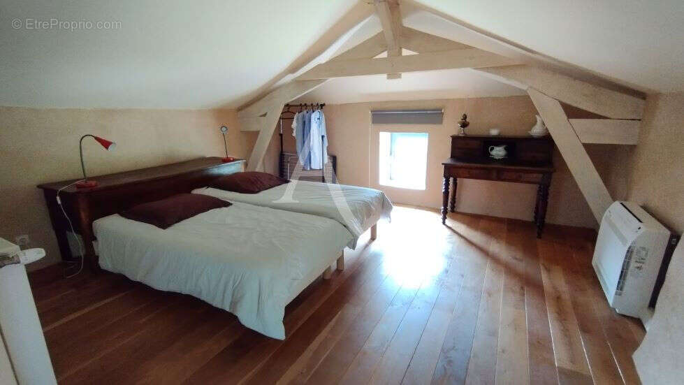 Maison à LES JUNIES