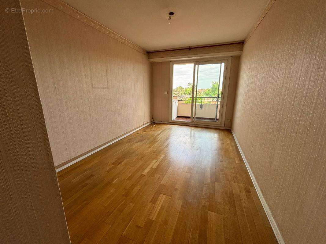 Appartement à vendre – t4 lumineux avec vue pyrénées, balcons, garage et cave - photo 9
