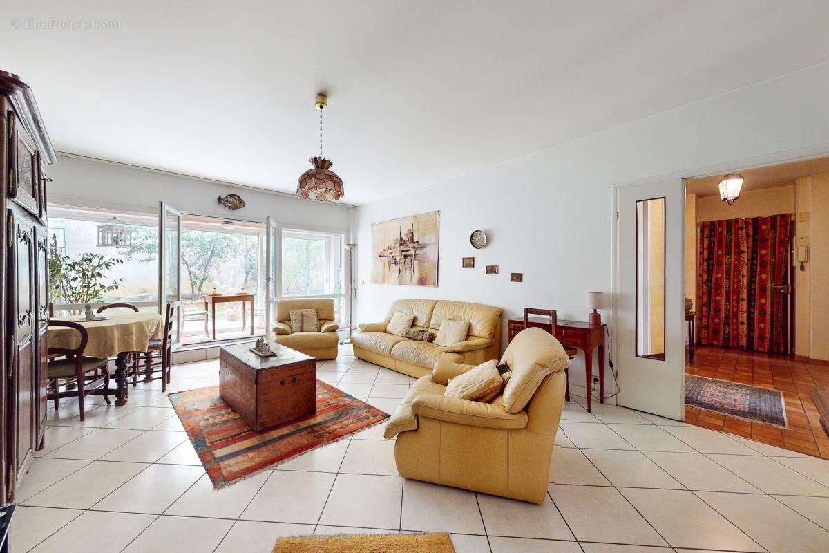 Appartement à PARIS-14E