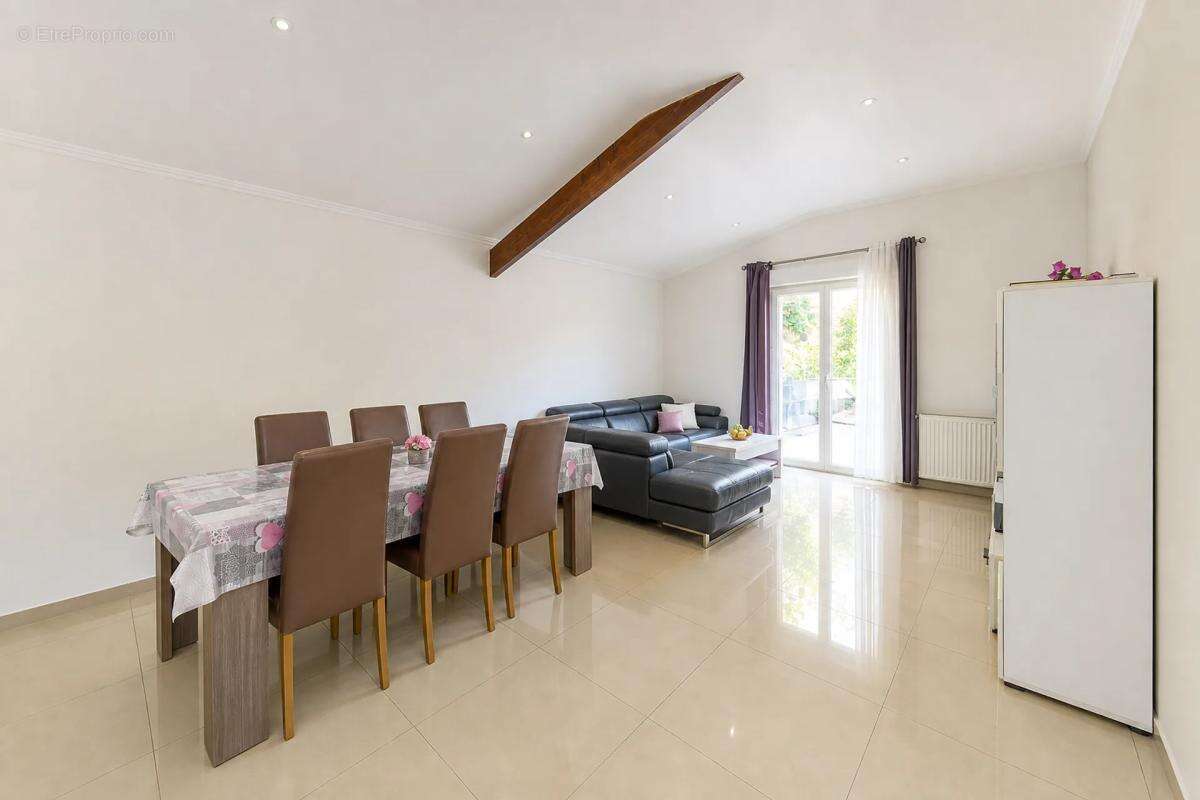 BONDY - Maison familiale 5 pièces avec jardin avec dépendance - photo 7