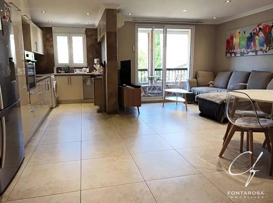 Appartement à ROQUEBRUNE-SUR-ARGENS