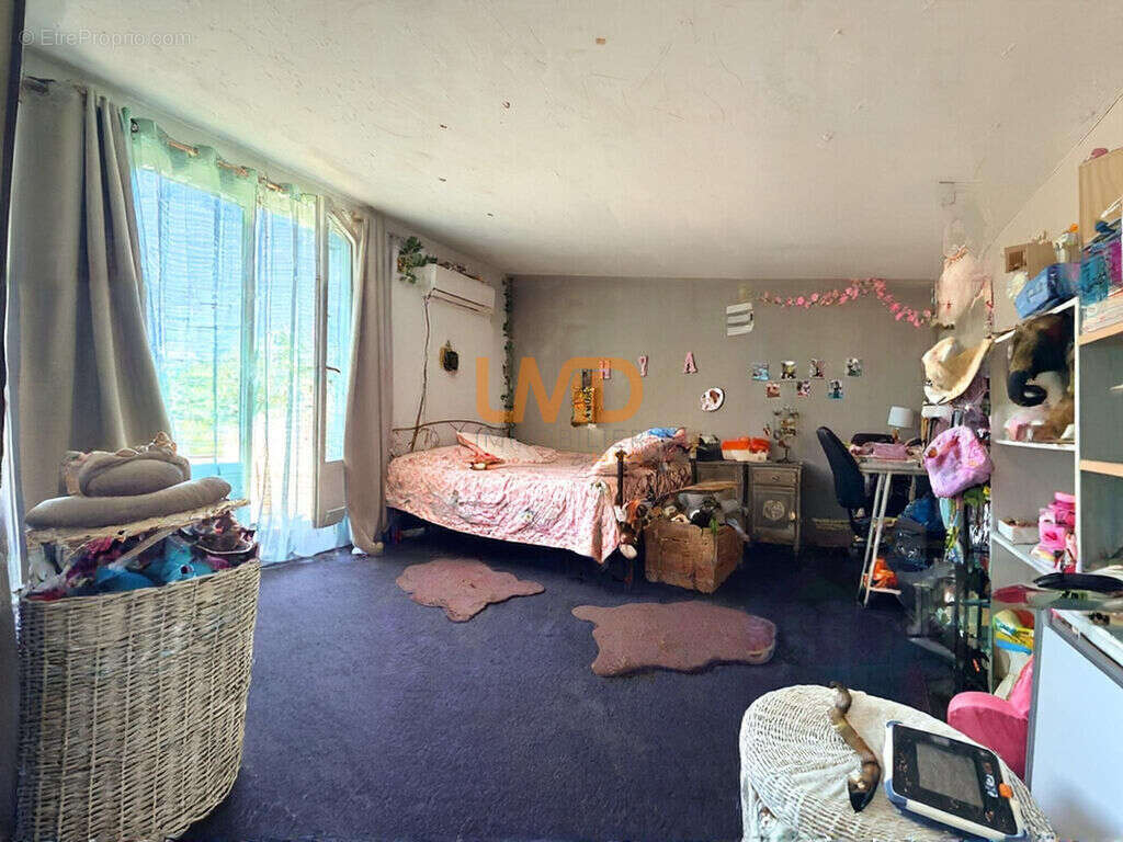 Propriété de 265 m², piscine, logements indépendants à Tourrette - photo 24