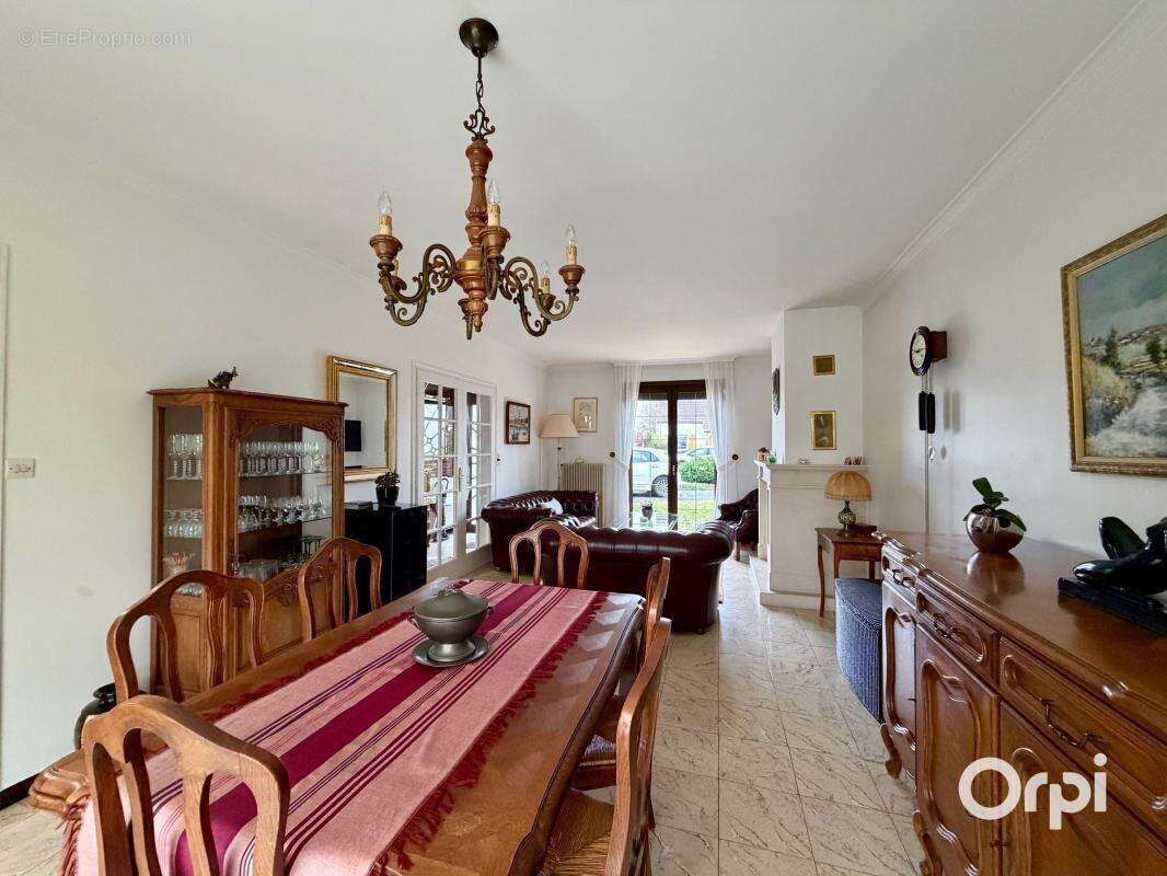 Maison à OYE-PLAGE