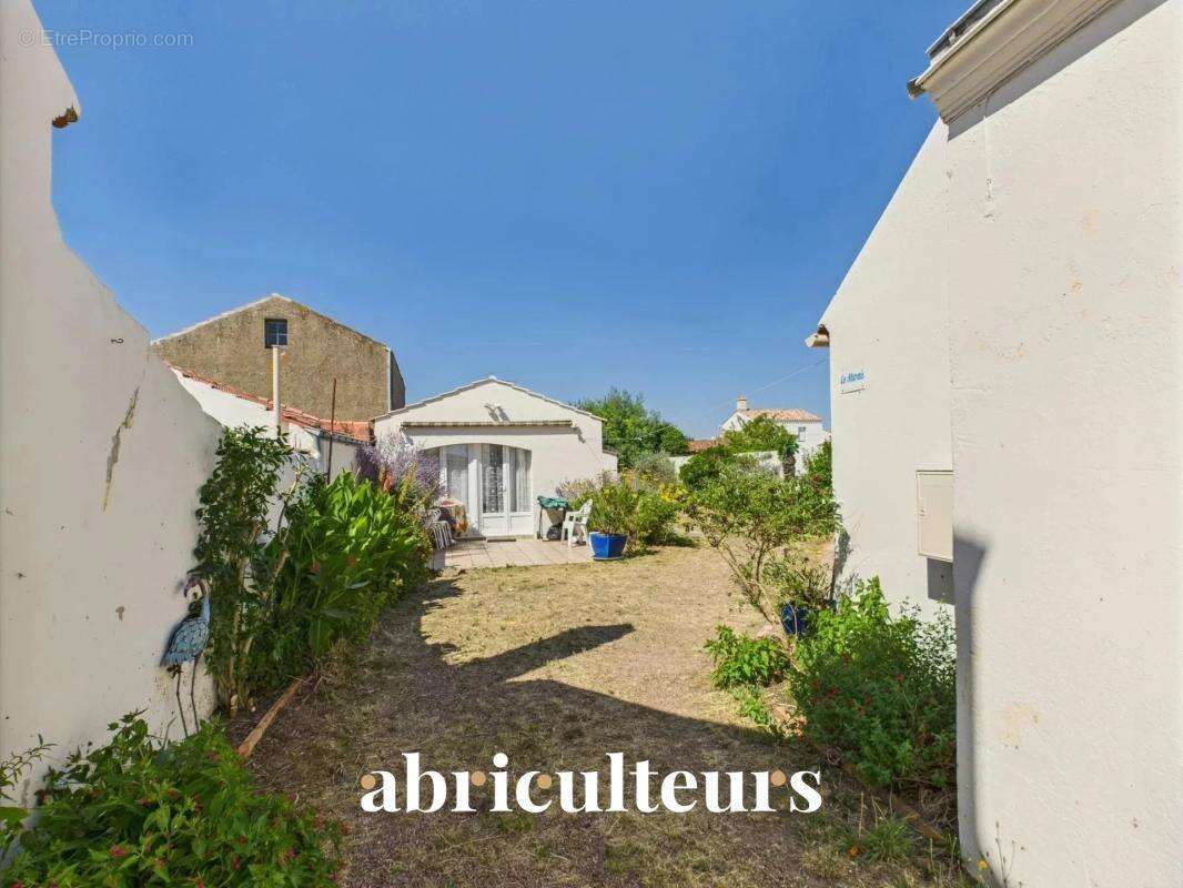 Maison avec grand terrain et dans le centre ville en vente à La Barre-de-Monts (85550) - photo 12