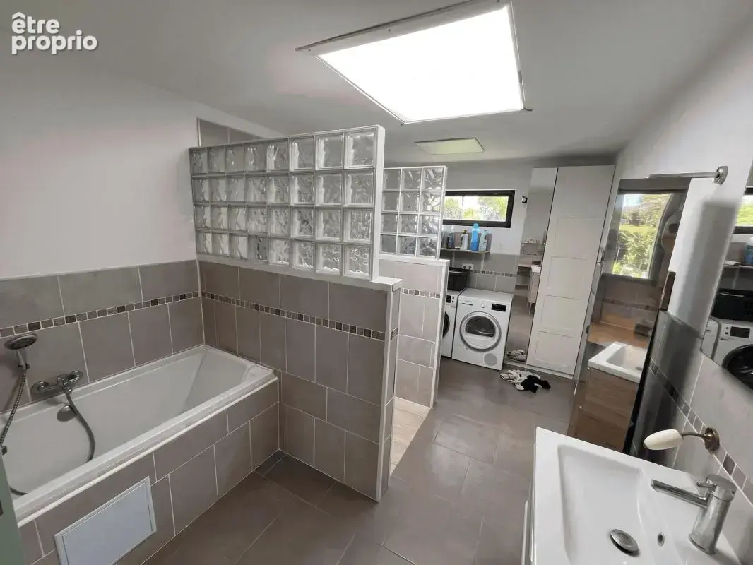  PRESTIGE & ESPACE : Splendide Maison Loft de 251 m² avec 5 Chambres, Jardin, Garage, Piscine  ‍ - photo 9