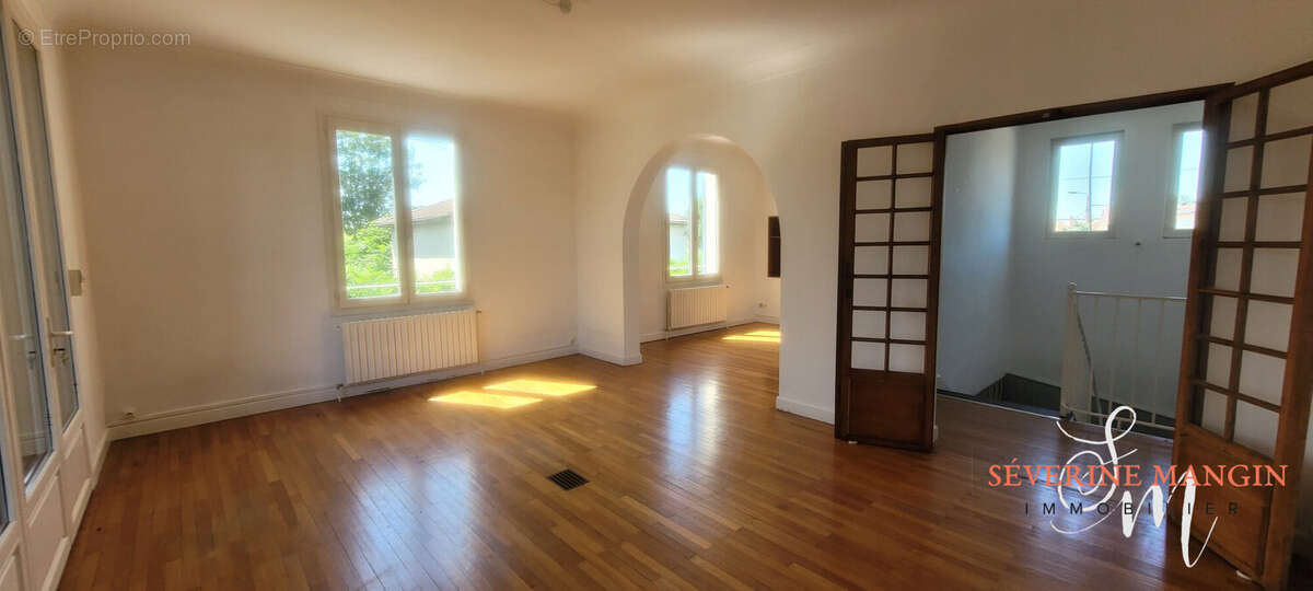 Maison 187 m² à Romans-Sur-Isere  - photo 4
