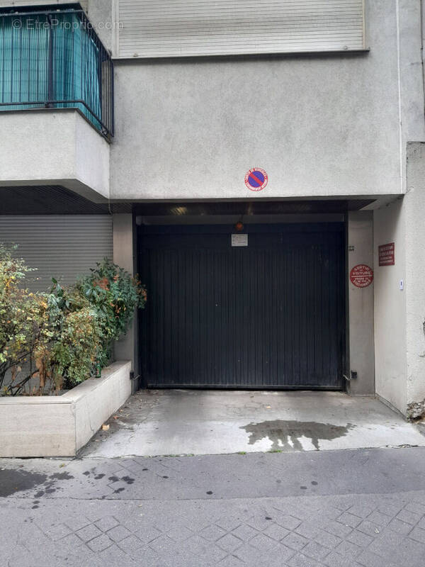 Parking à PARIS-16E