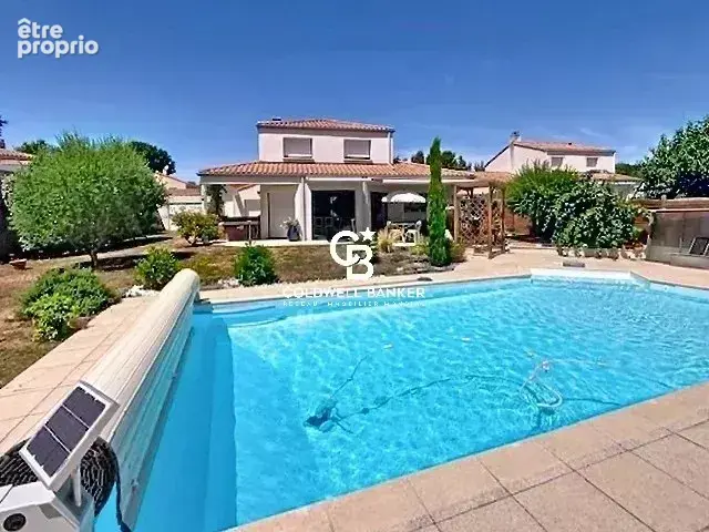 La Roche sur Yon, maison 5 chambres,  avec piscine chauffée et double garage double. - photo 2