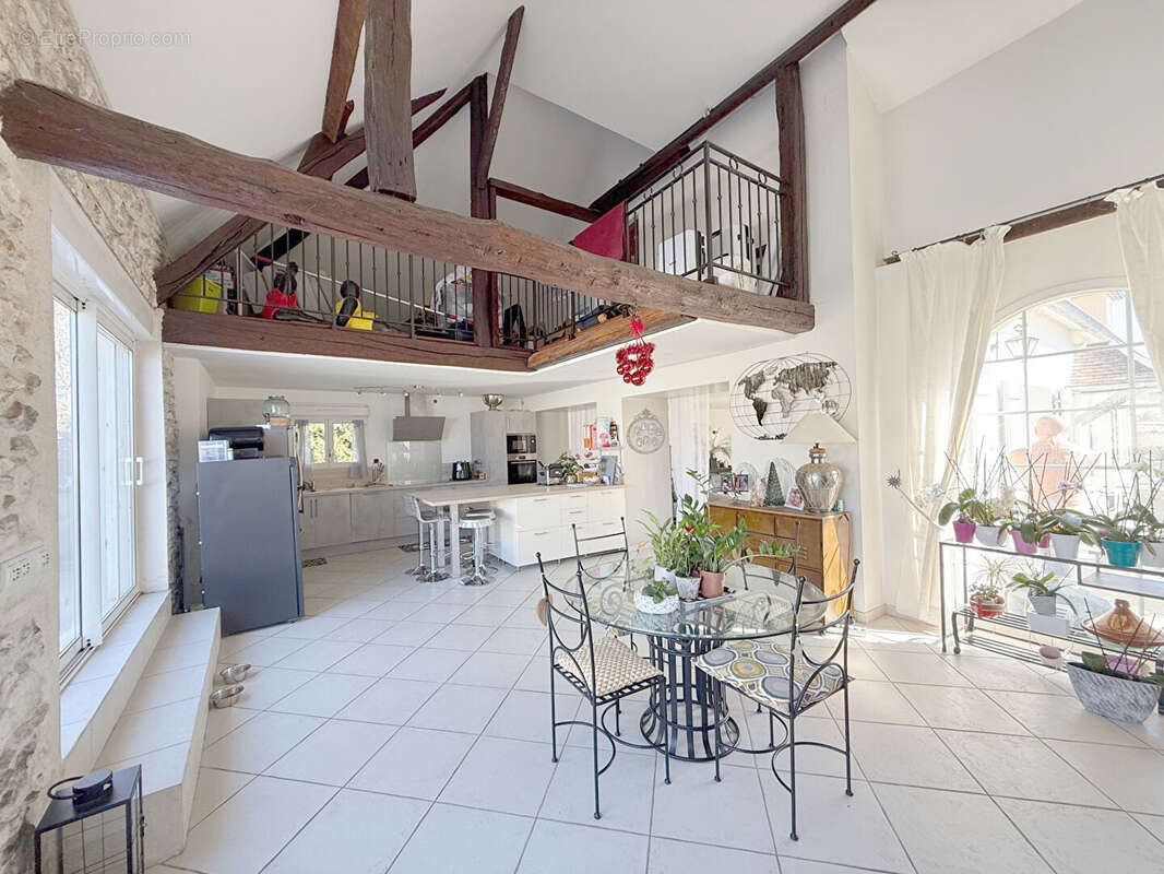 Maison à HOUDAN
