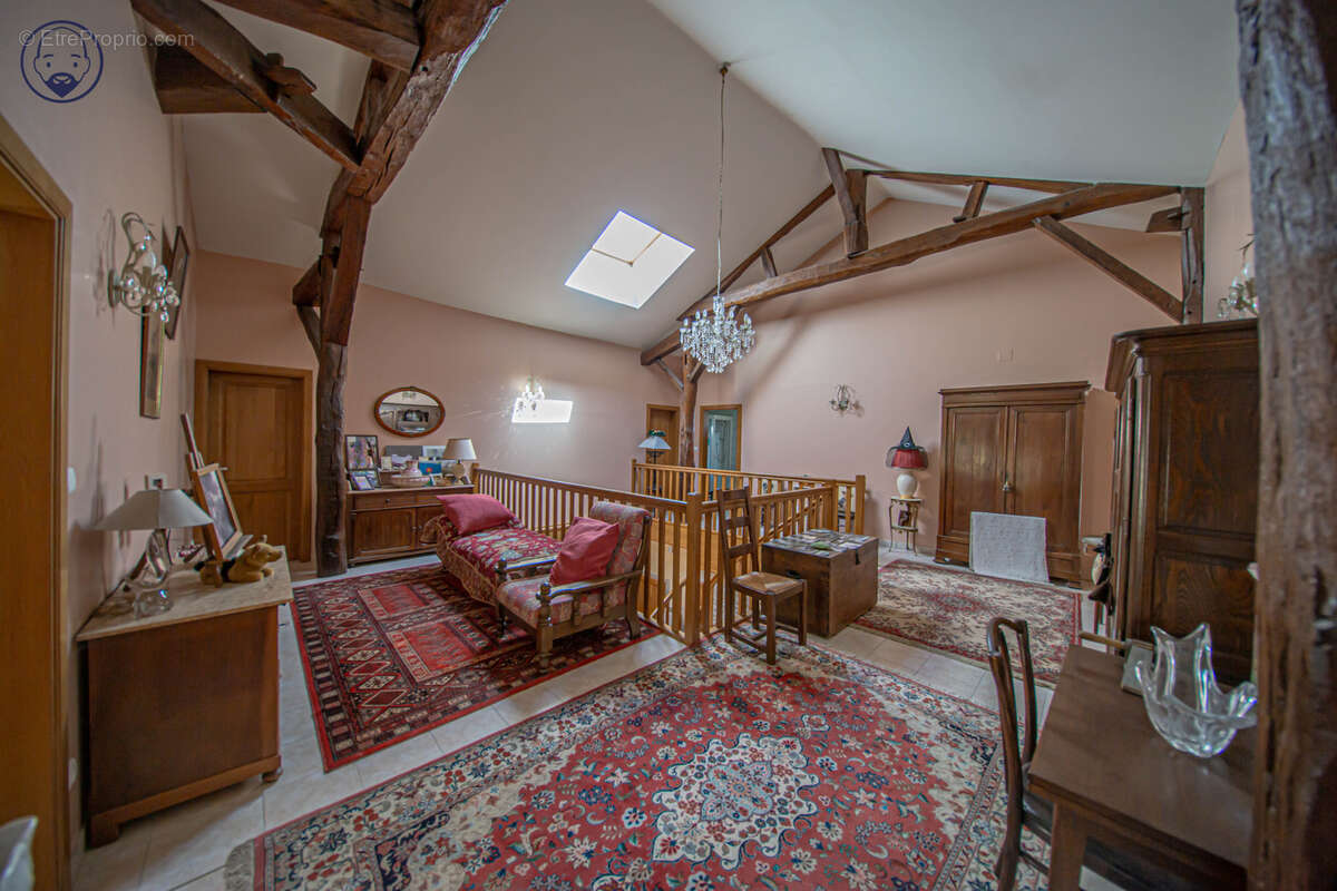 Maison avec jardin paysagé et terrasse - photo 18