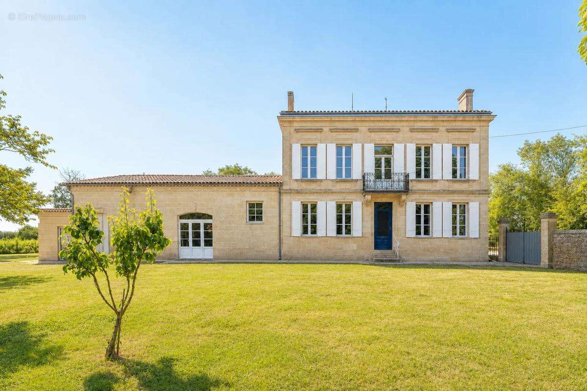 Maison à AMBES