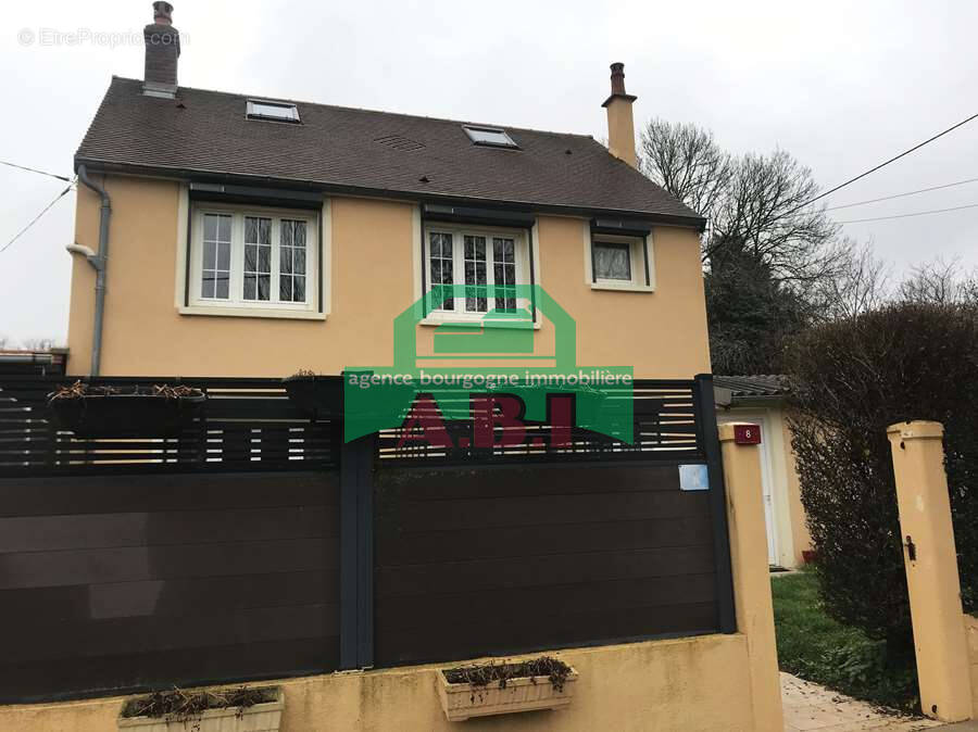 Maison à VARZY