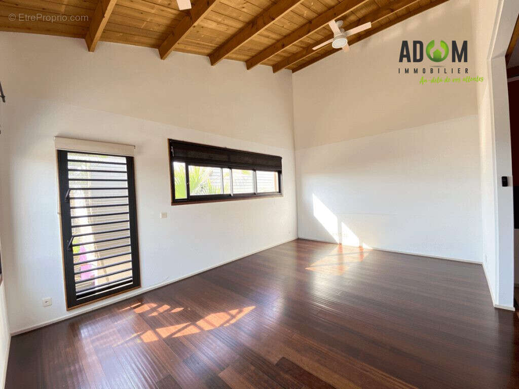 Maison 112 m² à Le Port  - photo 2