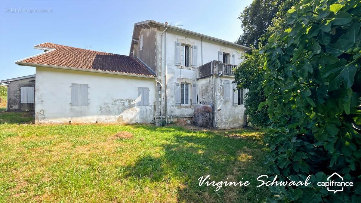 POUILLON (40) Maison de caractère 14 pièces – 9 chambres – Dépendances – 1 hectare de terrain - photo 19