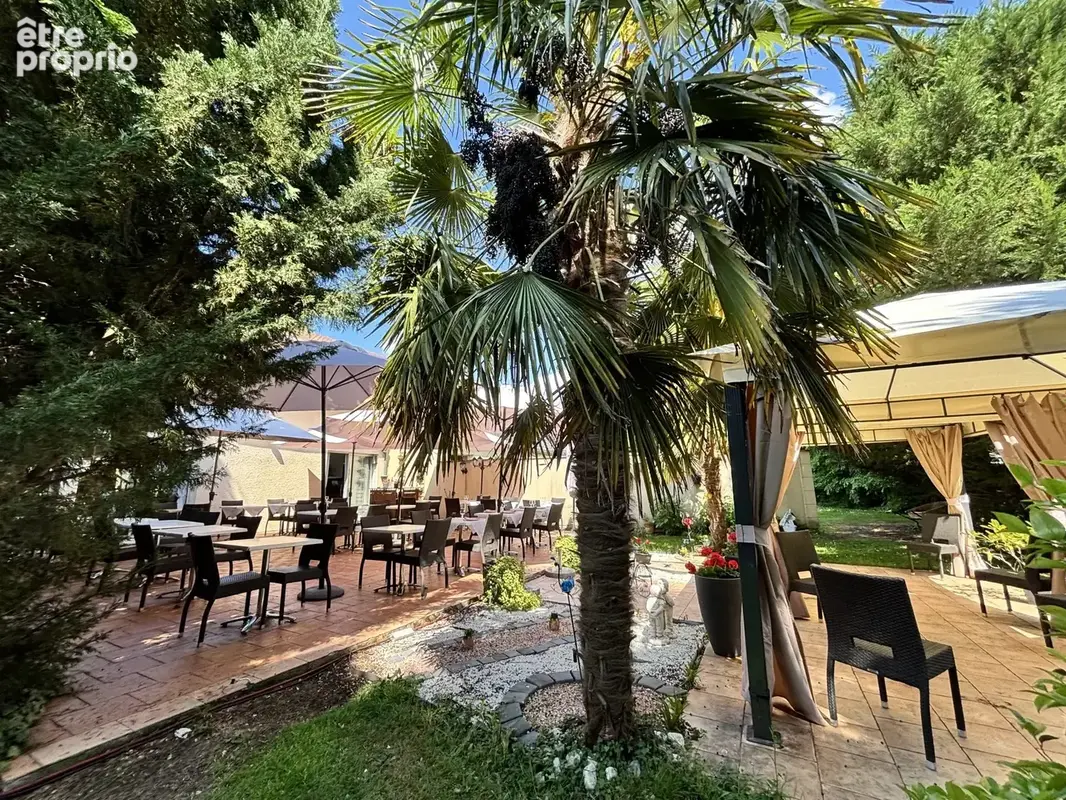 Restaurant avec 2 logements à BERNAY - 542m2 + mezzanine - photo 2