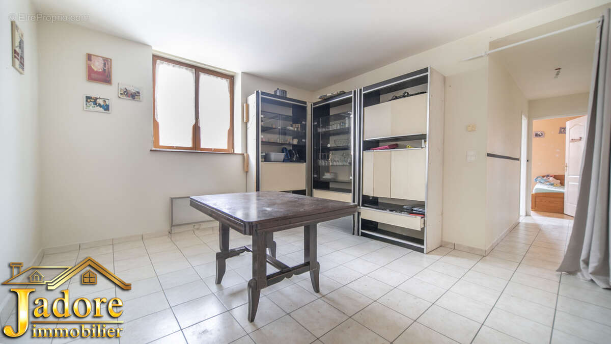 Appatrtement f4 1er etage - photo 2