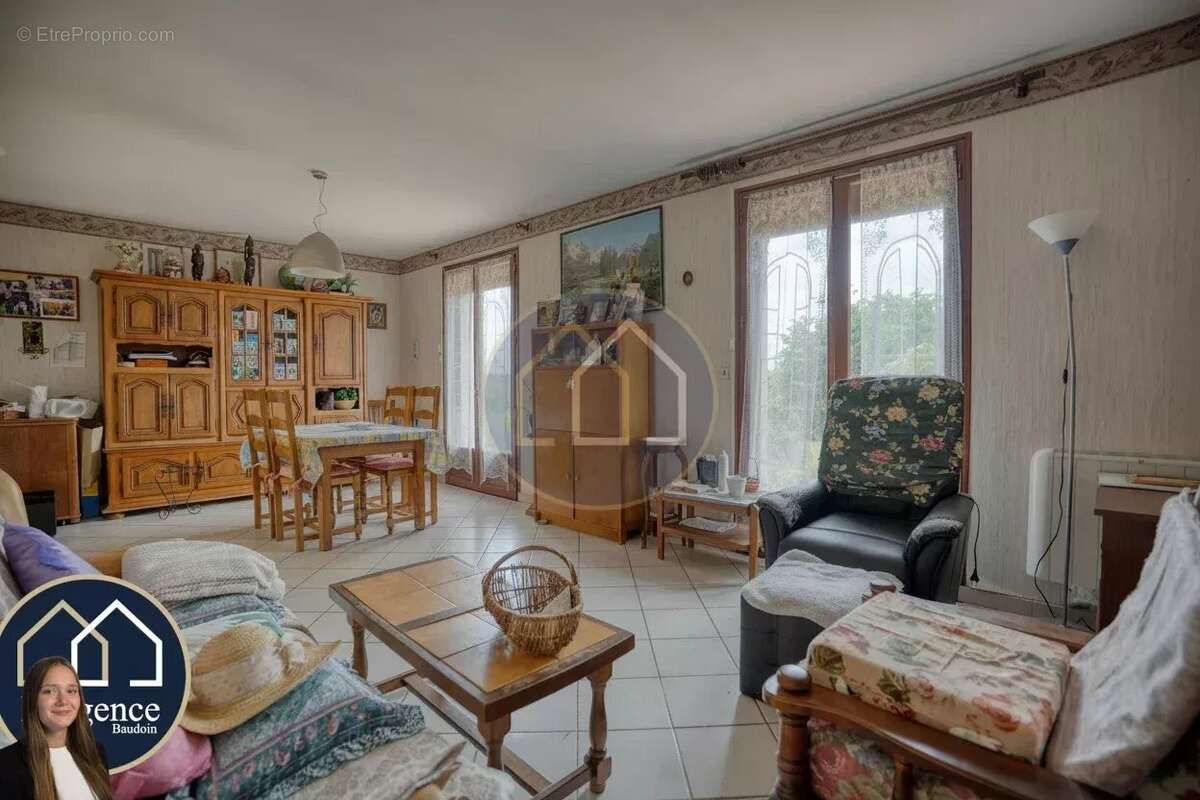 Maison à TREMBLAY-LES-VILLAGES