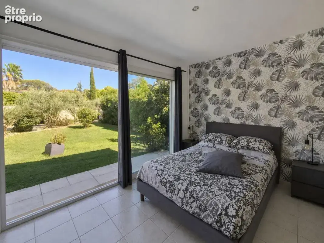 Une villa hors norme dans un écrin de verdure avec piscine  - photo 21