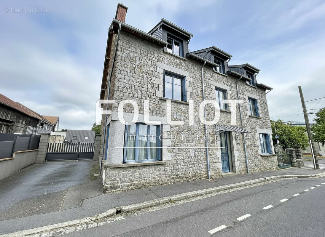 A VENDRE - Maison spacieuse de 9 pièces à Fougères - photo 17