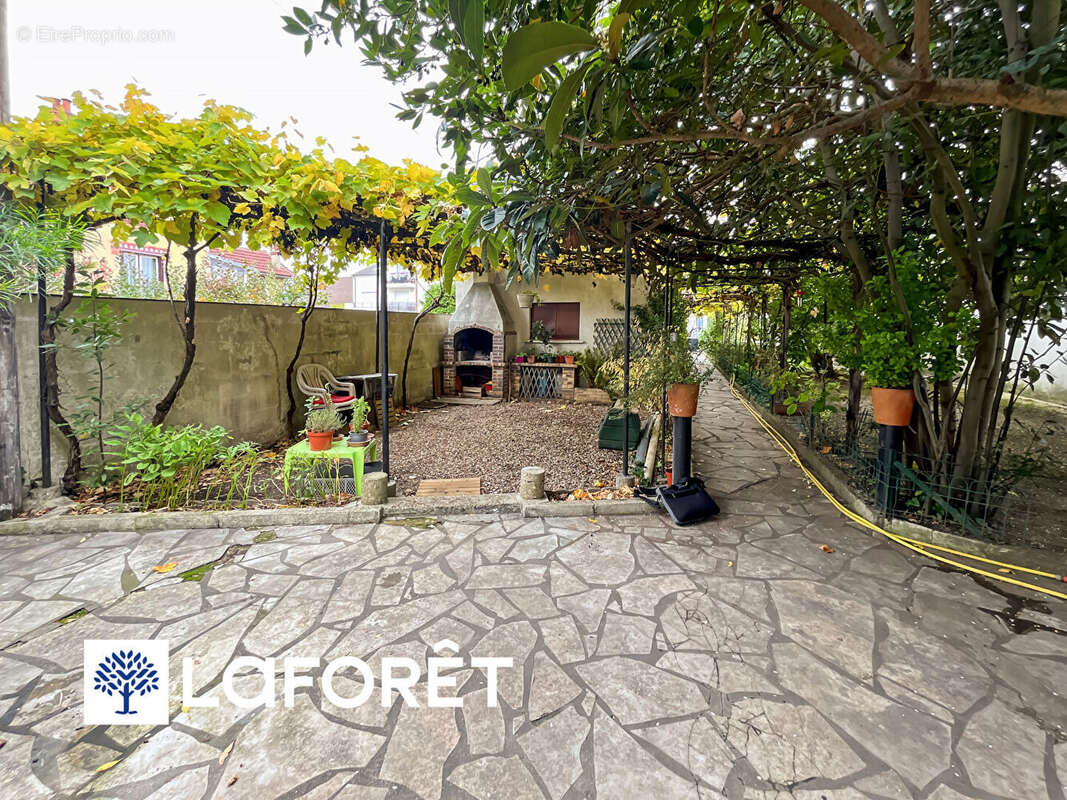 Maison à SAINTE-GENEVIEVE-DES-BOIS