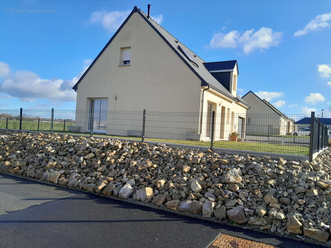 Maison à CONLIE