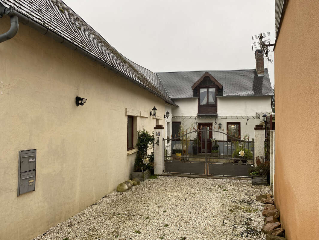 Maison à HORNOY-LE-BOURG