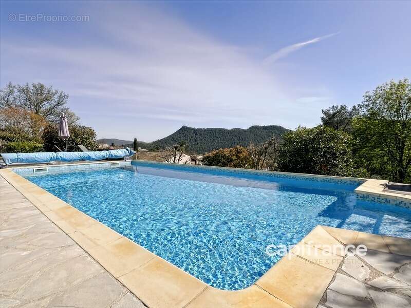 Maison à BAGNOLS-EN-FORET